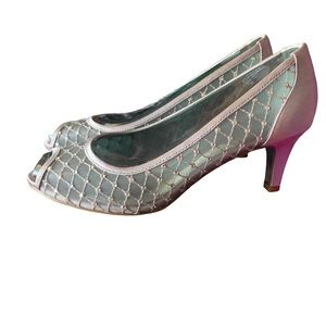 NWT Adrianna Papell silver formal pumps